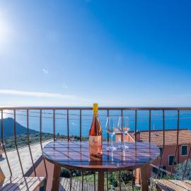 Creuza de Cinque Terre Apartment, hótel í Volastra