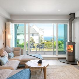 Contemporary Townhouse with Sea Views & Parking