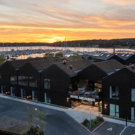 Hotel Melfarhus - Your modern self-service hotel at the marina – hotel w mieście Middelfart