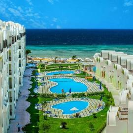Sahl Hasheesh Finest Chalet - Gravity resort beachfront family 2 bedroom - garden pools view waterpark NON EGYPTIAN ONLY, hotel in Hurghada