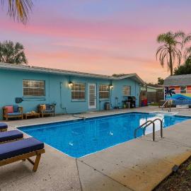 Family villa Pool Fire Pit & Games, hotel i Clearwater