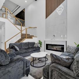 4 Bedrooms Brand New Luxury Home Close to Amenity, Hotel in Leduc