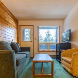 Griz Inn by Fernie Central Reservations - Right on The Slopes