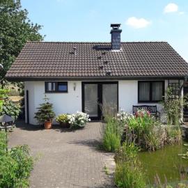 Holiday Home Kleines Ferienhaus in Hermülheim mit Garten by Interhome, hotell i Hürth