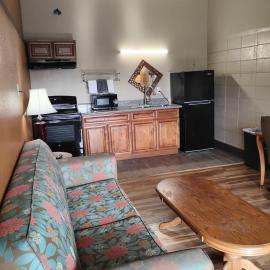 Gated 1 King BR1 Bath Apt with Full Kitchen 124, hotel di Baton Rouge