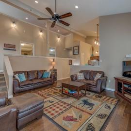 6BR Group Stay Near Lake Pepin w 2 Kitchens - Driftwood Condos, hotel v destinácii Pepin