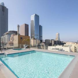 DTLA Boutique Loft w Rooftop Pool Hot Tub