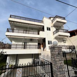 Zeus Beach Condo, hotel en Vernardhaíika