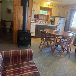 Northwoods Lake Content Cabin, hotel di Saint Germain