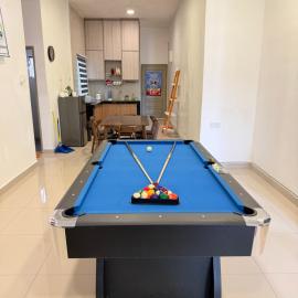 Ayaan Snooker Home 5 at Quintet Apartment with Private Parking