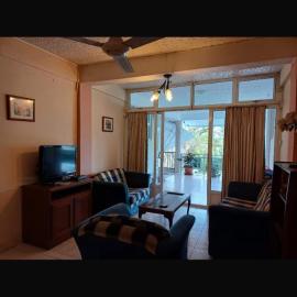 Cosy Apartment 2 mins walk from Trou aux Biches beach, hotel in Midlands Station