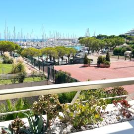 STUDIO-PORT-MARINA, Parking privé, climatisé au "DUCAL"