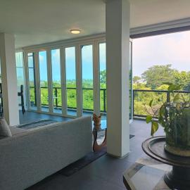 Spacious & Scenic View with Swimming Pool Aza Sunset Villa 2, hotel in Langkawi Intl