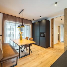 Toni's Apartments, hotel Dobbiacóban