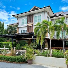 Hotela Boutique Resort, hotel sa Suphan Buri