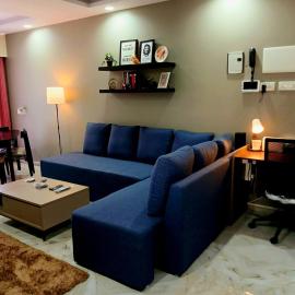 Lakefront Lounge-Luxe 1bhk condo with 2 baths-2bed, hotelli Mumbaissa