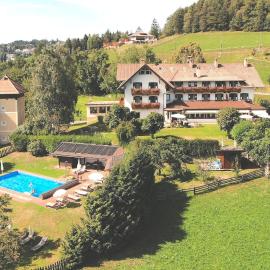 Villa Maier B&B & Apartments, hotel a Soprabolzano