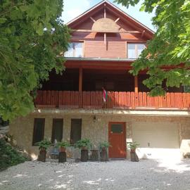 Dobogókő vendégház, hotel in Dobogoko