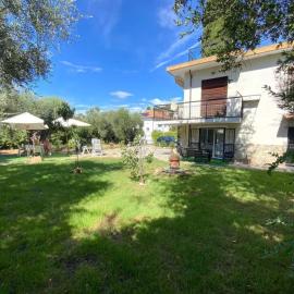 Casa Lilly - giardino e parcheggio a due passi dal mare