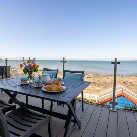 2 Bed Beach House in a fantastic sea front setting