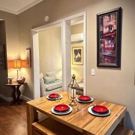 Loft Apartment Downtown Pineville Near Laurel Cove, hotell sihtkohas Pineville