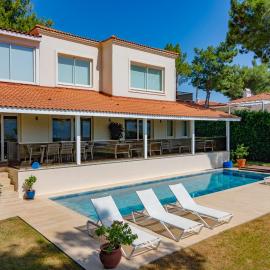 Villa with amazing sea and mountain views