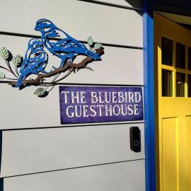 The Bluebird Guesthouse *walk to downtown*, hotel a French Lick