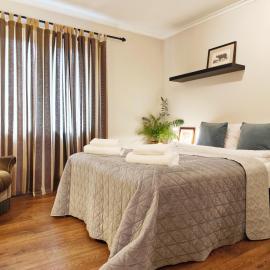 Women Only - Guestroom in centre of Førde town, hotel v destinácii Førde