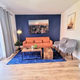 Spacious 4BR House Sleeps 8 with Free Parking, Contractor Friendly, Near Basildon Hospital & London Links, hotel in Laindon
