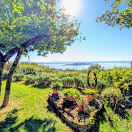 Villa Vista Lago con Jacuzzi e Campo Volley, Hotel in Monte del Lago