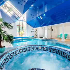 Smugglers Cottage converted Barn with Pool & Jacuzzi NR Lyme Regis, Hotel in Whitchurch Canonicorum