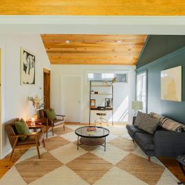 Rustic Luxe Creekside Retreat with Hot Tub and Fire Pit, Minutes From Hudson, Hotel in Hudson