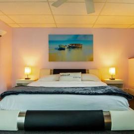 Conveniently Located & Comfy Suite - Summer Special