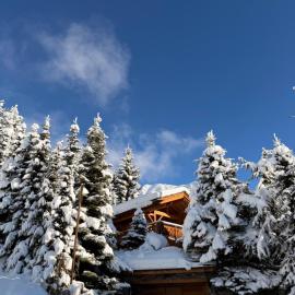 Superbe appartement avec vue et parking gratuit, hotell i Bagnes