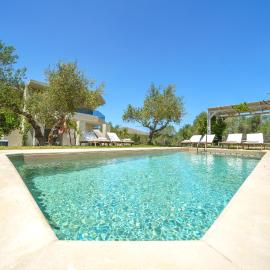 Luxury 2 Villas with Heated Pool & Jacuzzis Vivian & Marian Estate, hotel u gradu 'Georgioupoli'
