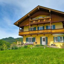 Ferienwohnung 'Bergidylle' - Zu Fuß auf die Loipe und den Berg, nur wenige Minuten ins Skigebiet, hotel sa Bayrischzell
