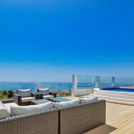 NEW Duplex Penthouse, Spectacular Ocean View, хотел в Манилва