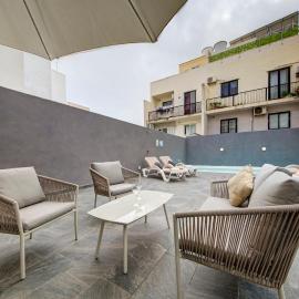 Central Oasis - Private Pool & Lounge Area