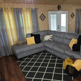 Quiet Cozy Cabin with essentials Minutes to Lake Fork, hotel i Quitman