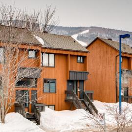Unité 35 - Ski-in Ski-out, hotel in Beaupré