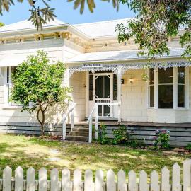 Perfect Point Lonsdale Cottage