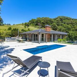 Moonraker - Fireplace with Swimming Pool