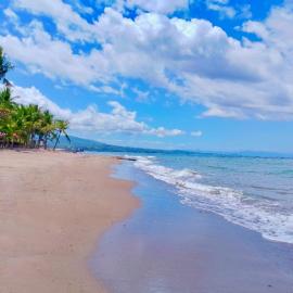 Nice Whitepebbles Beach Front, hotel v mestu Sibulan