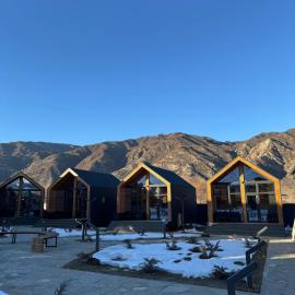 Turanga Hotel, hotel u gradu Saty