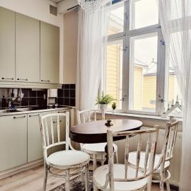Wanha Apteekkari Apartment in Old Town, Raahe, хотел в Раахе