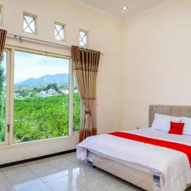 RedDoorz at Jestro Guest House Batu, hotel a Tlekung