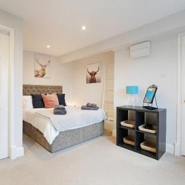 Stylish Bakewell apartment -walk to cafes and river, hotell i Bakewell