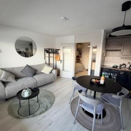 Vincenzo appart, Studio Confortable à Nendaz, accès Direct au Télécabine de Tracouet et Parking Souterrain Inclus, hotel u gradu 'Nendaz'