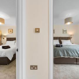 Ascot Spacious 4 Bedroom Home with Driveway, ξενοδοχείο στο Άσκοτ
