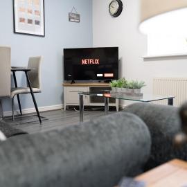 2 Bed Apt with free parking on driveway and free Wi-Fi, hotell i Corby